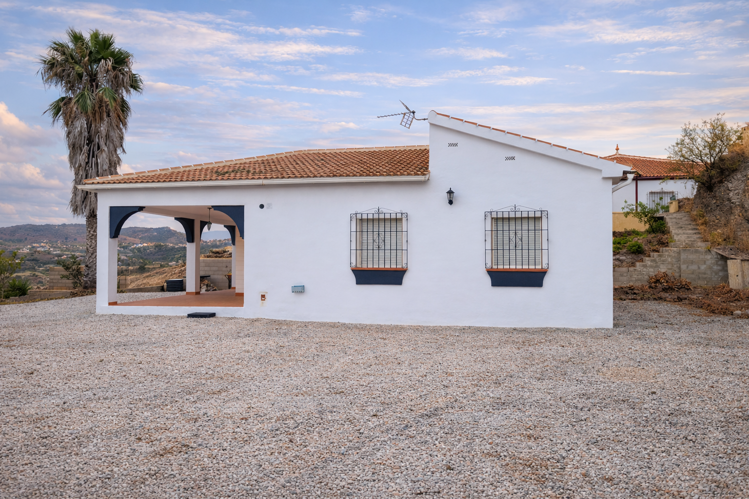 Ländliches Haus bei Torrox mit Olivenbäumen